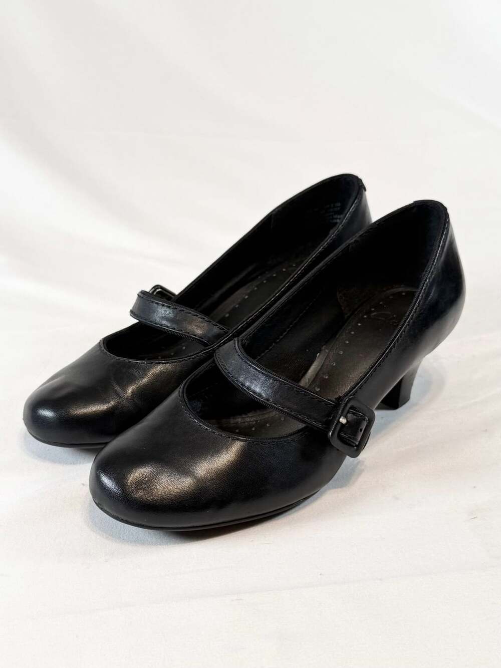 Clarks Womens Black Leather Mary Jane Heels Size 5B Balletcore Old Money Preppy